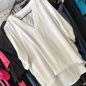Elegant White V-Neck Tunic by [Brand]